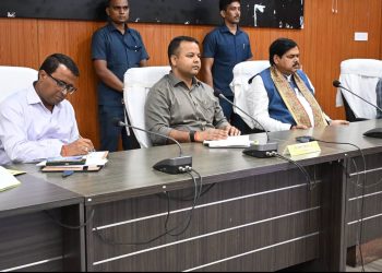 शिक्षा मंत्री मिथलेश तिवारी का सख्त संदेश: “शिक्षा व्यवस्था में लापरवाही नहीं होगी बर्दाश्त”, गोपालगंज में अधिकारियों की ली मैराथन समीक्षा बैठक