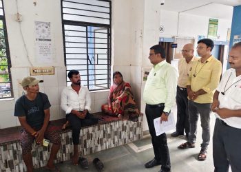 CHC कुचायकोट का औचक निरीक्षण, मरीजों से सीधे मिले SDO अनिल कुमार; बेहतर स्वास्थ्य सेवाओं के दिए सख्त निर्देश