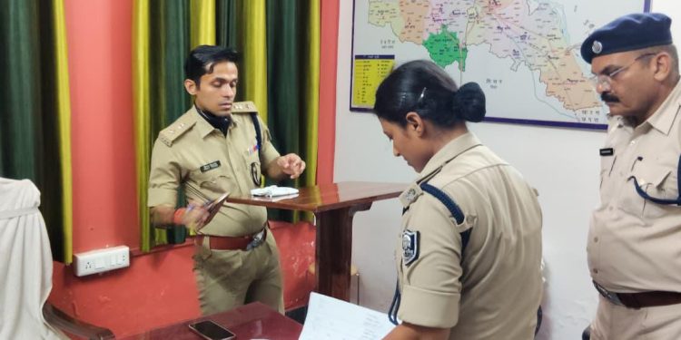 पुलिस केंद्र गोपालगंज में आयोजित हुआ ‘लाइन डे’, पुलिसकर्मियों की समस्याओं के त्वरित समाधान पर दिया गया जोर।