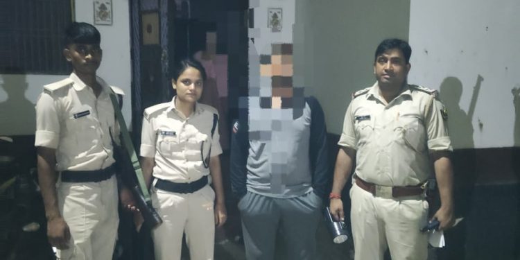 रसूलपुर थानान्तर्गत वांछित एवं 15 वर्षो से फरार चल रहे 01 लाल वारंटी को किया गया गिरफ्तार।