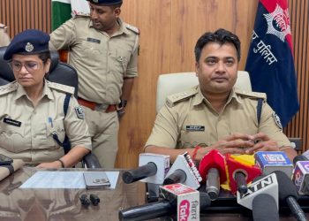 सिवान जिला के मैरवा थाना क्षेत्र से कुल-5.45 लाख के जाली भारतीय नोट बरामद, गिरोह की 01 महिला सहित 02 सदस्य गिरफ्तार