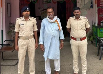 दरभंगा में पंचायत समिति सदस्य गिरफ्तार, हड़कंप! पुलिस ने देर रात घर से दबोचा, जानें पूरा मामला, अगली किसकी बारी? मारपीट मामले में नामजद आरोपी गिरफ्तार, न्यायिक हिरासत में भेजा गया