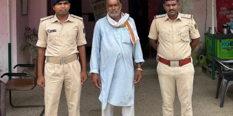 दरभंगा में पंचायत समिति सदस्य गिरफ्तार, हड़कंप! पुलिस ने देर रात घर से दबोचा, जानें पूरा मामला, अगली किसकी बारी? मारपीट मामले में नामजद आरोपी गिरफ्तार, न्यायिक हिरासत में भेजा गया