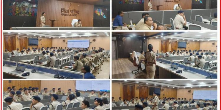 गोपालगंज में मासिक अपराध गोष्ठी आयोजित, हत्या-लूट और साइबर अपराधों पर सख्ती के निर्देश।