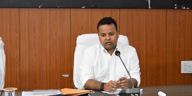 जिला आपूर्ति टास्क फोर्स की समीक्षा बैठक में पीडीएस, राशन कार्ड, आरसी टैगिंग और शिकायतों के त्वरित निष्पादन पर दिए सख्त निर्देश।