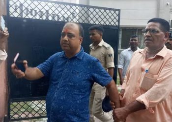 सीओ ने खुद को घर में किया लॉक, घूसखोरी में गिरफ्तार करने पहुंची निगरानी टीम को देख छिप गए