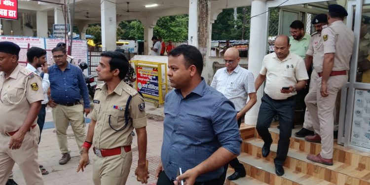 मुख्यमंत्री सम्राट चौधरी के थावे दौरे की तैयारियां तेज, डीएम-एसपी ने सुरक्षा व व्यवस्थाओं का लिया जायजा