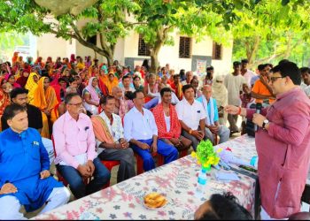 “आपका विधायक, आपके द्वार” कार्यक्रम में बरौली विधायक मंजीत कुमार सिंह ने सुनीं जनता की समस्याएं