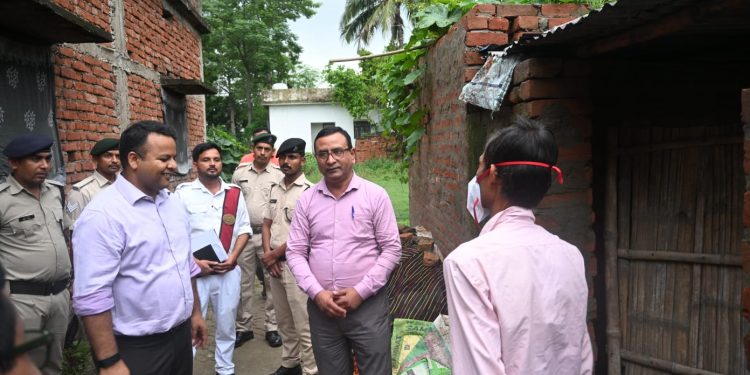 सदर प्रखंड में टीबी मरीजों के घर पहुंचकर वितरित की पौष्टिक आहार किट, समाज से ‘निक्षय मित्र’ बनकर सहयोग की अपील