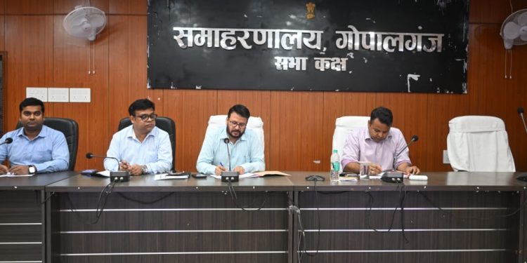 समाहरणालय में कृषि विभाग की समीक्षा बैठक, किसानों तक समय पर गुणवत्तापूर्ण बीज पहुंचाने और सभी योजनाओं की शत-प्रतिशत उपलब्धि सुनिश्चित करने के दिए निर्देश।