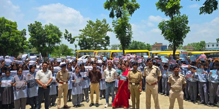 गोपालगंज में चला साइबर जागरूकता अभियान, स्कूलों में छात्रों को किया गया जागरूक