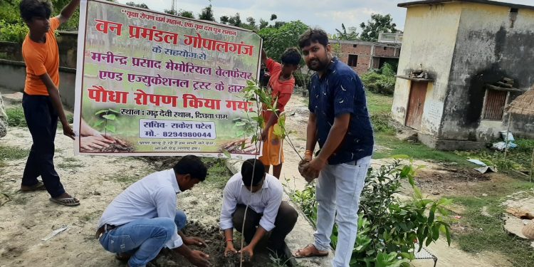 गोपालगंज में ‘मेक ग्रीन इंडिया’ का संदेश: महिला एवं बाल विकास निगम व वन प्रमंडल के संयुक्त प्रयास से हुआ भव्य पौधारोपण