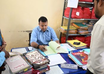 सदर प्रखंड कार्यालय का किया निरीक्षण, बायोमीट्रिक उपस्थिति, अभिलेखों के संधारण और साफ-सफाई की परखी व्यवस्था; जनसेवा में पारदर्शिता और समयबद्ध कार्य पर दिया जोर