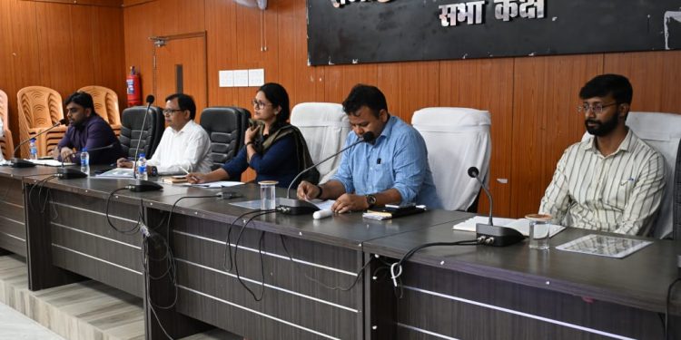 डीएम समीर सौरभ की अध्यक्षता में इनवेस्टर मीट एवं सिंगल विंडो क्लियरेंस कमेटी की बैठक, करीब 150 युवाओं के लिए रोजगार सृजन की संभावना