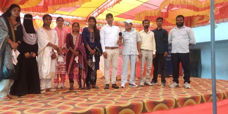 धनौती के यूनिक इंटरनेशनल स्कूल परिसर में मनाया गया स्वतंत्रता दिवस समारोह