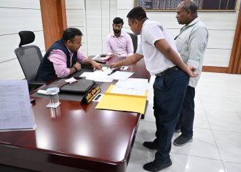 सबेया एयरफील्ड की 259 एकड़ से अधिक रक्षा भूमि हुई अतिक्रमण मुक्त, प्रशासन ने रक्षा प्राधिकार को सौंपा कब्जा।