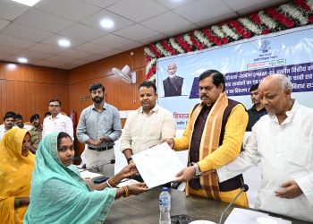 गरीब परिवारों के ‘अपने पक्के घर’ के सपने को मिली नई उड़ान, 7 लाभुकों को सौंपी गई आवास की चाबी