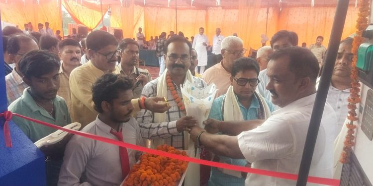 नौतन के बलवां में पेट्रोल पंप का हुआ उद्घाटन