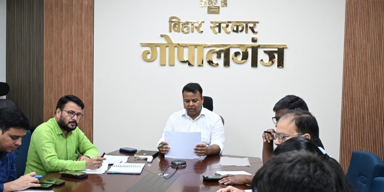भूमि विवाद, मद्यनिषेध, खनन टास्क फोर्स समेत विभिन्न मामलों की हुई समीक्षा