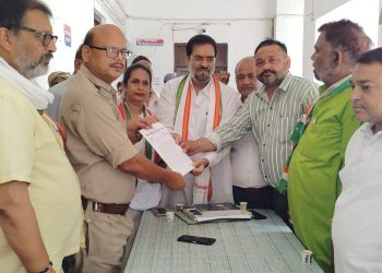 राष्ट्रगान के अपमान का आरोप,एफआईआर दर्ज की मांग