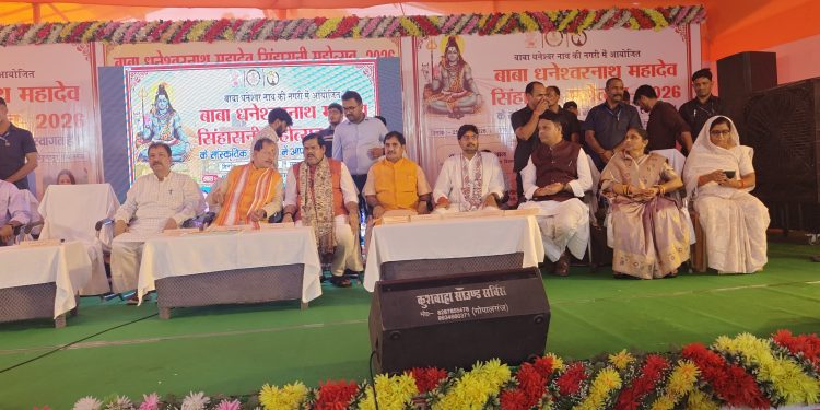 बाबा धनेश्वर महादेव सिंहासिनी महोत्सव में उमड़ा श्रद्धालुओं का सैलाब, भोजपुरी कलाकारों की प्रस्तुतियों ने बांधा समां