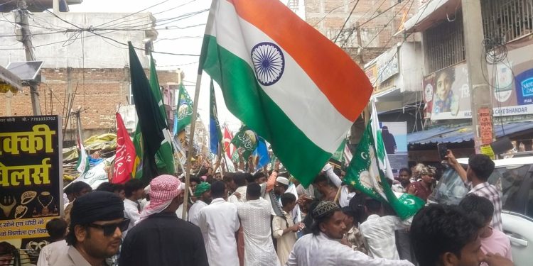बारह रबीउल अव्वल पर नौतन में निकला भव्य जुलूस, या मोहम्मद की सदाओं से गूंजा नौतन
