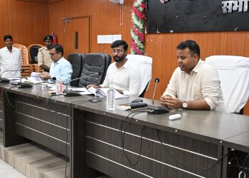 गुणवत्तापूर्ण शिक्षा और विद्यार्थियों की सुविधा पर डीएम सख्त, लापरवाही बर्दाश्त नहीं