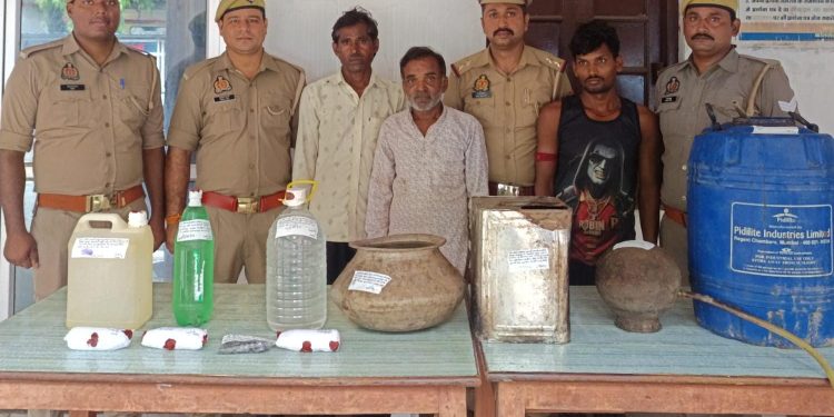 शराब बनाने वाले 3 अभियुक्त गिरफ्तार