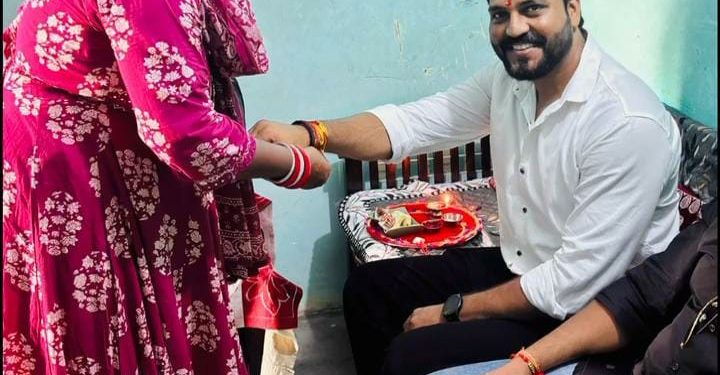 सुहागन फिल्म के अभिनेता अशोक चंद्रा ने बहनों के साथ मनाया रक्षाबंधन पर्व