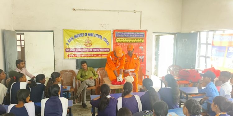 आपदा से पहले तैयारी का पाठ: NDRF ने विद्यार्थियों को सिखाए बचाव के गुर