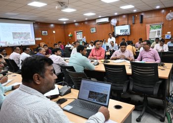 लंबित योजनाओं पर प्रशासन सख्त, भूमि से लेकर निर्माण तक हर अड़चन दूर करने का आदेश