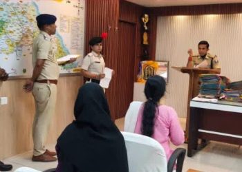 गोपालगंज पुलिस की जनसुनवाई में उमड़ा फरियादियों का हुजूम, शिकायतों के त्वरित निस्तारण के निर्देश