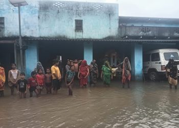 घरों में घुसा पानी,ग्रामीणों में आक्रोश