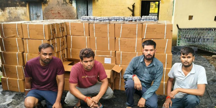 कोडीन सीरप के साथ 4 आरोपी गिरफ्तार