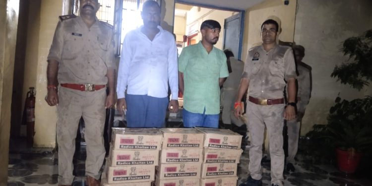 देशी शराब के साथ अभियुक्त गिरफ्तार