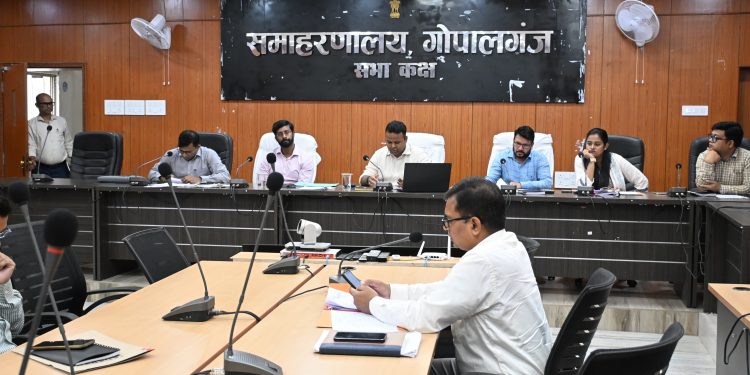 शिकायतों के निपटारे में देरी पर डीएम सख्त, कहा—लापरवाही बर्दाश्त नहीं