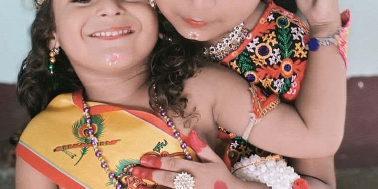 नौतन के सभी गांवों में धूमधाम से मनाई गई श्रीकृष्ण जन्माष्टमी