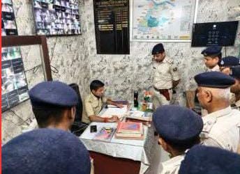 बरौली थाना का वार्षिक निरीक्षण, एसपी ने दिए अपराध नियंत्रण और लंबित मामलों के त्वरित निष्पादन के निर्देश