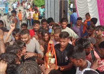 गोपालगंज में जन्माष्टमी की धूम! मांझागढ़ में आलापुर की टीम ने मारी बाजी, फोड़ी दही हांडी