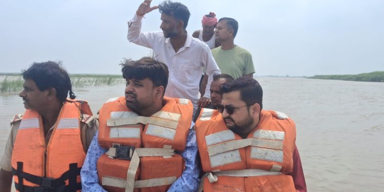 गंडक नदी में मानव शव की सूचना से मचा हड़कंप, प्रशासन ने तत्काल भेजी जांच टीम