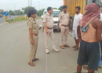 एनएच-27 पर अवैध पार्किंग के खिलाफ प्रशासन का बड़ा एक्शन, 15 से अधिक ट्रकों पर जुर्माना