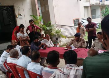 महावीरी अखाड़ा मेले को लेकर मांझा थाना परिसर में शांति समिति की बैठक, अश्लील गानों व नर्तकी नचाने पर रहेगी पूर्ण पाबंदी