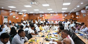 बीस सूत्री बैठक में विकास योजनाओं को मिली रफ्तार, प्रभारी मंत्री ने दिए समयबद्ध कार्रवाई के निर्देश