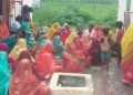 पति की दीर्घायु और अखंड सौभाग्य की कामना को लेकर महिलाओं ने रखा तीज व्रत