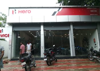 नौतन में शंकर हीरो एजेंसी में घुसे चोर, दो बाइक व 1.55 लाख नकद चोरी
