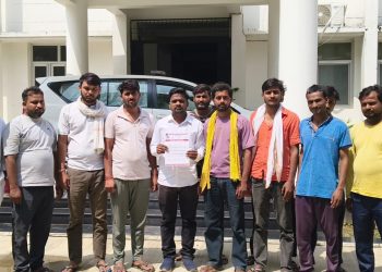 मंडलायुक्त को सौपा ज्ञापन