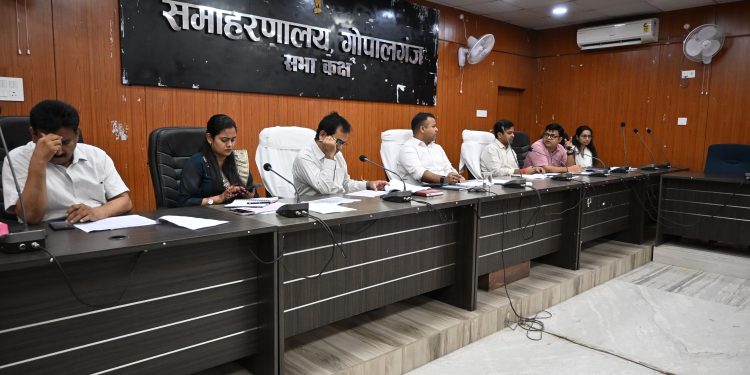 कम अनाज देने पर पीडीएस दुकानदारों पर होगी कड़ी कार्रवाई, डीएम ने तय की जवाबदेही