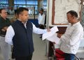 परिवहन कार्यालय में डीएम का औचक निरीक्षण, लापरवाही पर वेतन कटौती की कार्रवाई