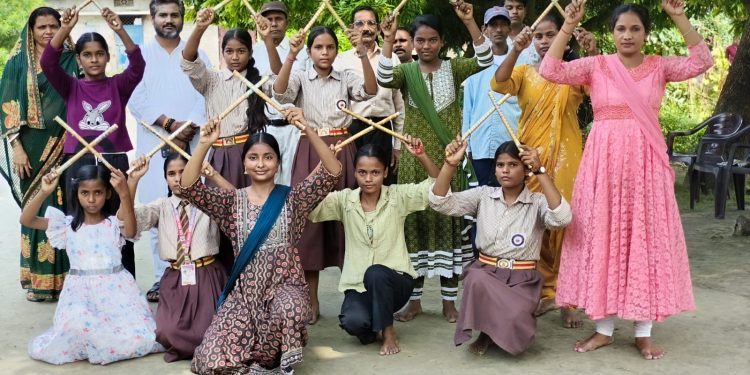 मां गायत्री फिल्म ट्रेनिंग सेंटर में डांडिया महोत्सव आयोजित, कई संस्थान के छात्र-छात्राओं ने लिया हिस्सा