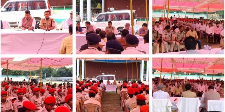 दुर्गा पूजा को लेकर गोपालगंज पुलिस अलर्ट, अधिकारियों और जवानों की हुई ब्रीफिंग